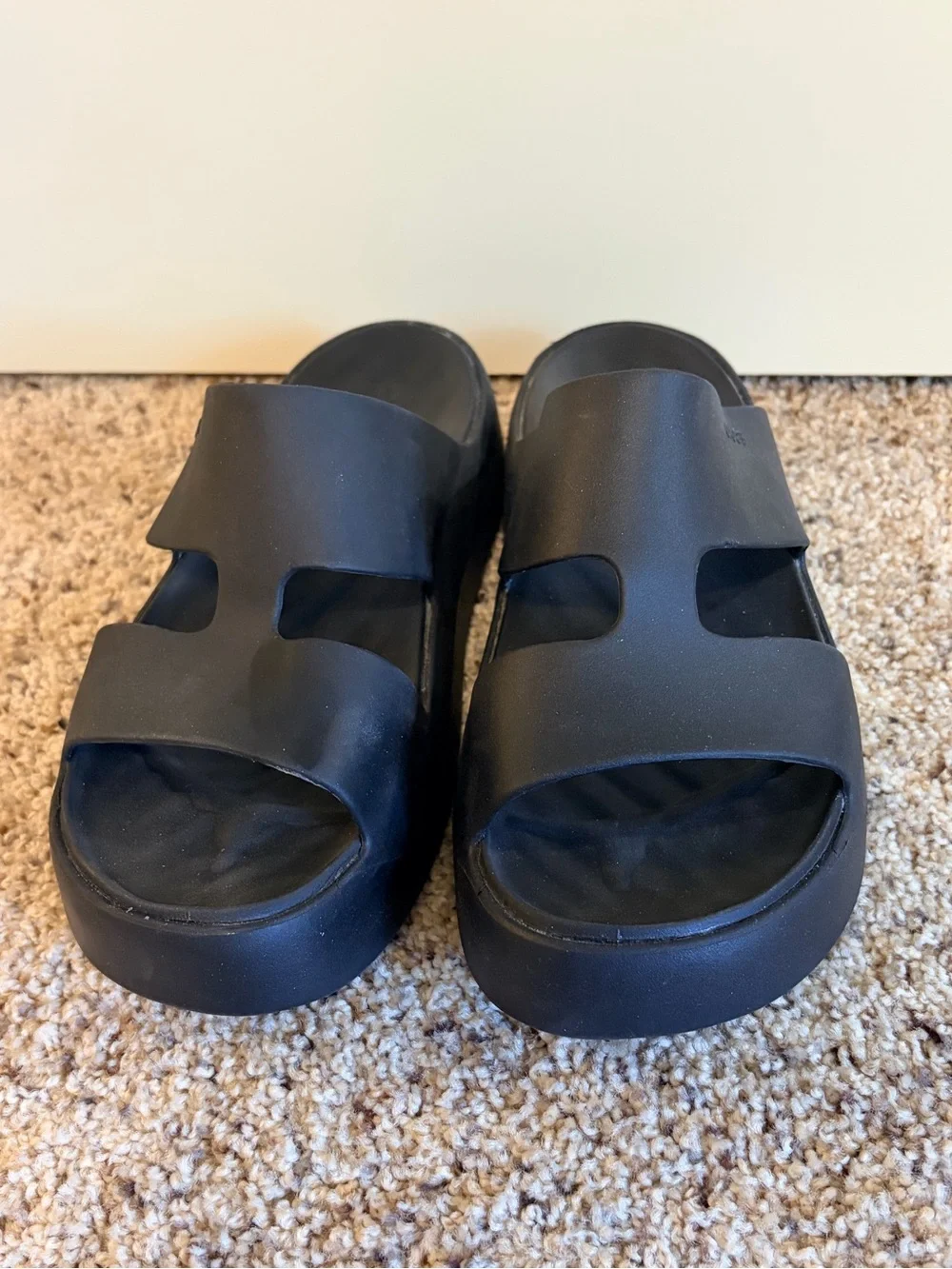 CROCS Getaway Black platform H strap sandals sz 7